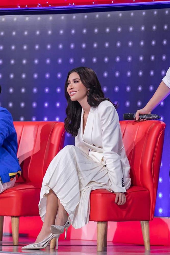 Bị sốt cao, Tường San vẫn gợi cảm khi chụp váy dạ hội ở Hoa hậu Quốc tế-8