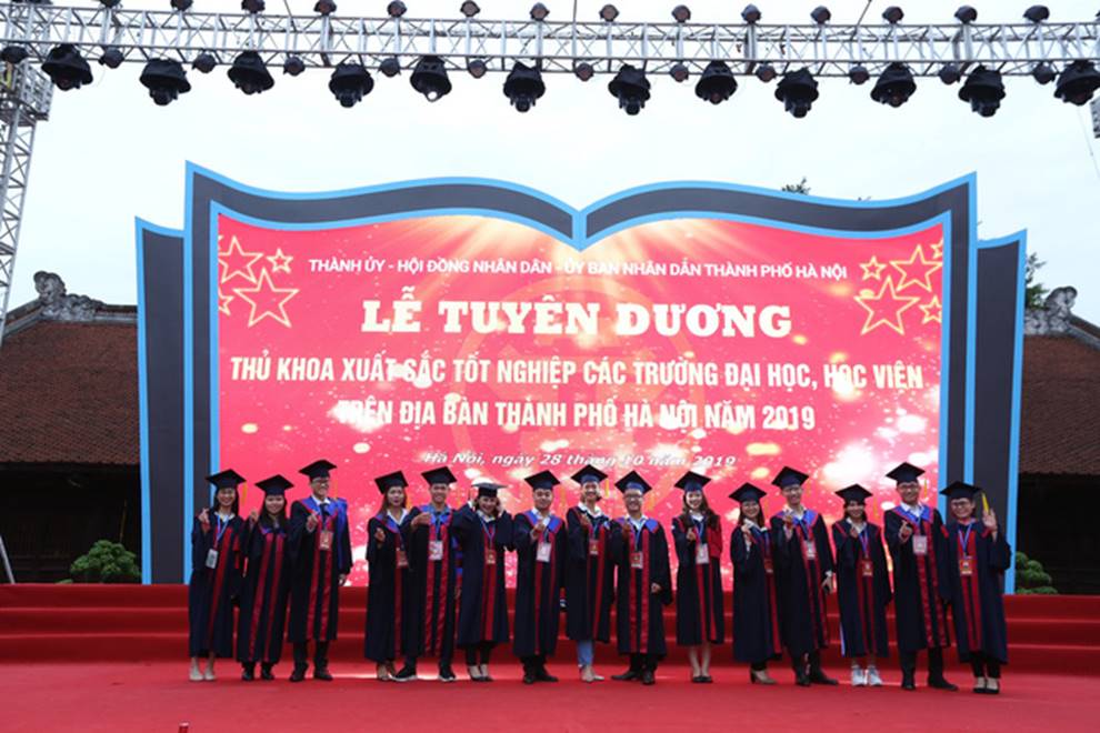 Thủ khoa xinh đẹp trường Kinh tế Quốc dân khiến dân tình choáng váng vì thành tích học tập siêu đỉnh, học 3.5 năm đã tốt nghiệp-10