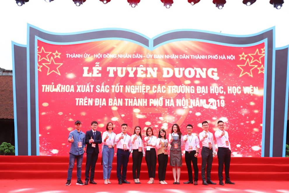 Thủ khoa xinh đẹp trường Kinh tế Quốc dân khiến dân tình choáng váng vì thành tích học tập siêu đỉnh, học 3.5 năm đã tốt nghiệp-4