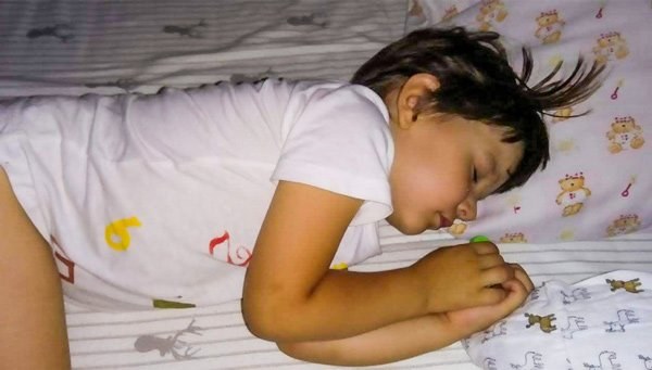 6 hành vi ở trẻ cần đề phòng vì không chỉ hại sức khỏe, còn có thể mất mạng-2