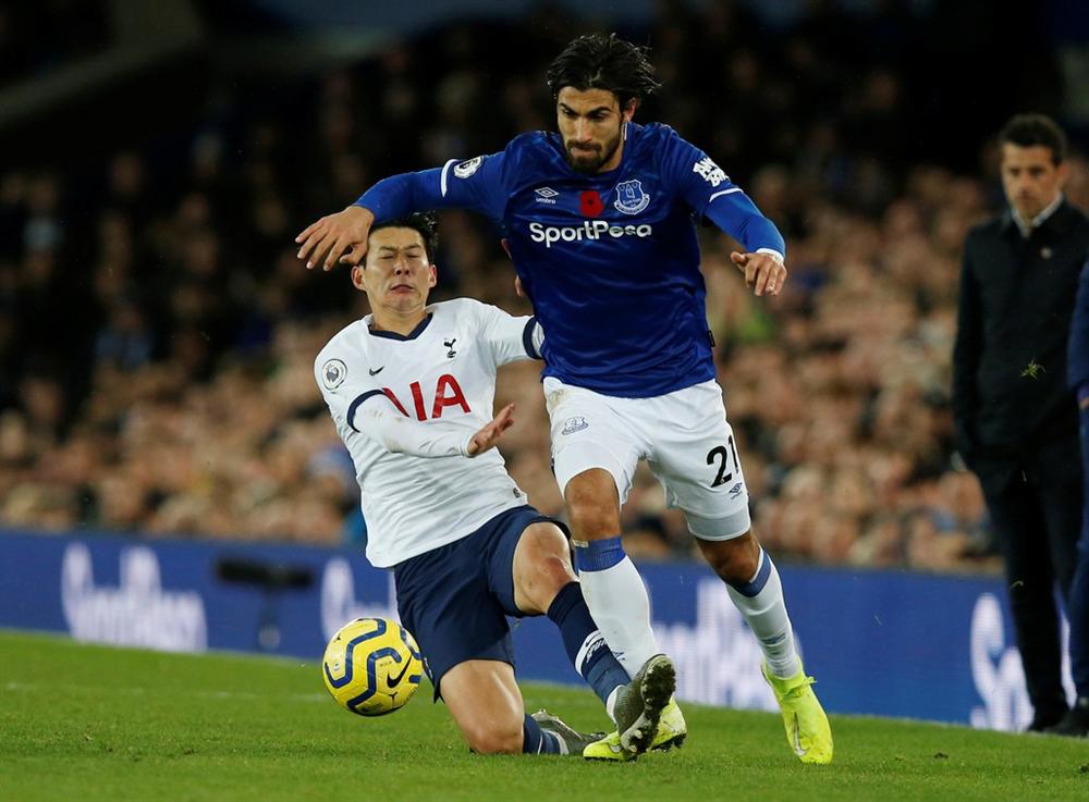 Son Heung-min bật khóc vì làm gãy cổ chân Andre Gomes-2