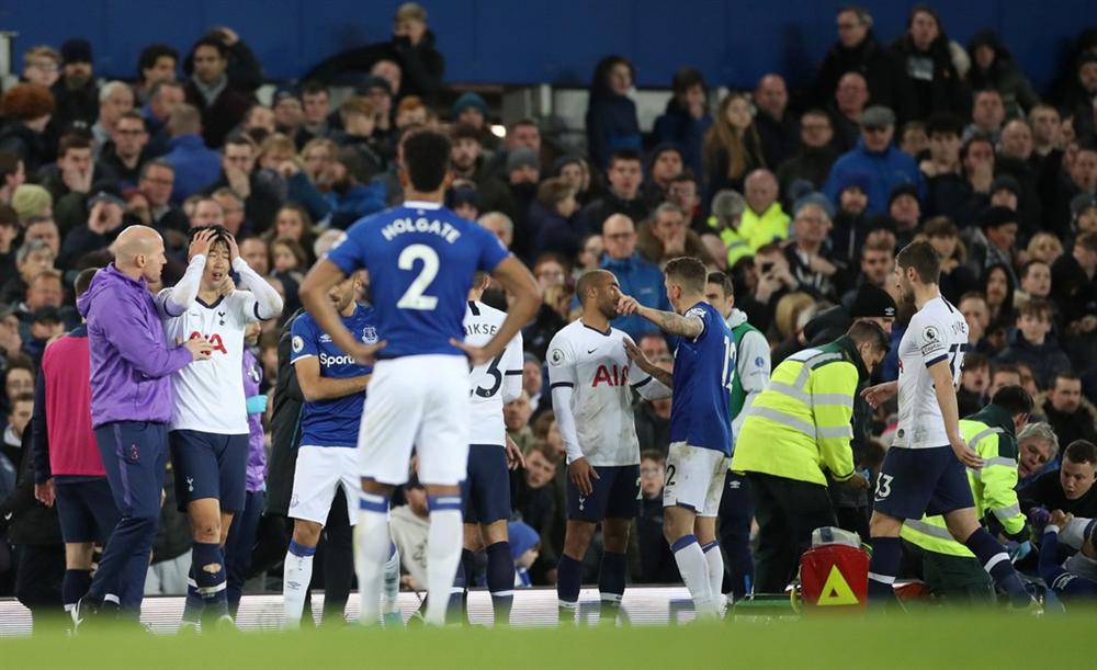 Son Heung-min bật khóc vì làm gãy cổ chân Andre Gomes-10