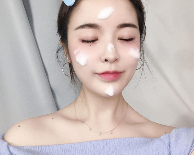 Dùng riêng biệt kem dưỡng ban ngày – ban đêm là siêu bí kíp giúp da bạn đẹp lên bội phần và trẻ mãi với thời gian-1