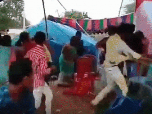 Tài xế lao vào hỗn chiến vì tranh giành khách-1