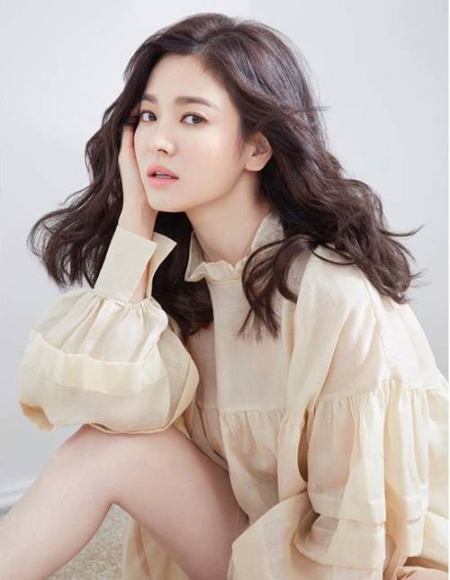 Song Hye Kyo bất ngờ lên sóng với mái tóc tém ngắn cũn, fans dụi mắt mãi mới nhận ra-1