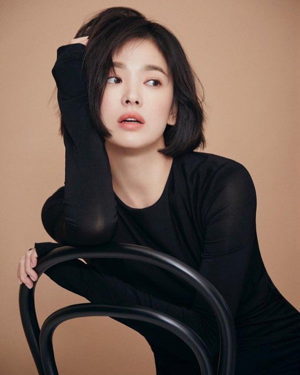 Song Hye Kyo bất ngờ lên sóng với mái tóc tém ngắn cũn, fans dụi mắt mãi mới nhận ra-10