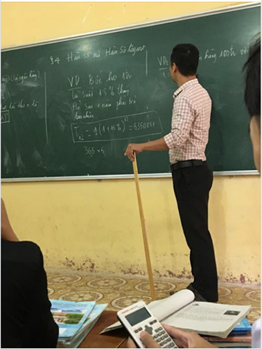 Đang học về Hàm số, thầy giáo Toán bỗng lấy 1 ví dụ siêu lầy lội minh họa cho bài giảng khiến học sinh cười té ghế-1