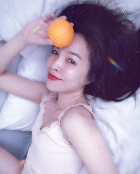 Hiền Thục lả lơi trên giường ngủ làm say mọi ánh nhìn-4