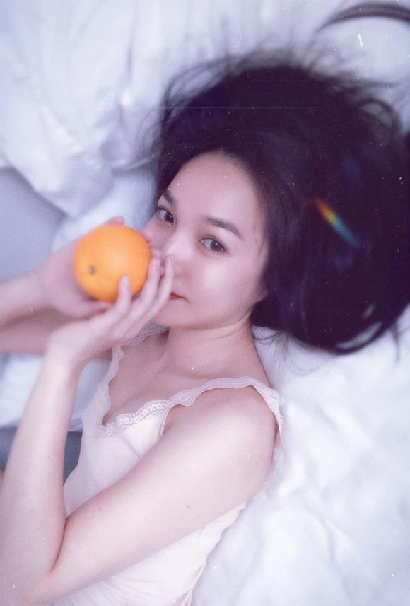 Hiền Thục lả lơi trên giường ngủ làm say mọi ánh nhìn-5