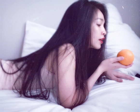 Hiền Thục lả lơi trên giường ngủ làm say mọi ánh nhìn-6