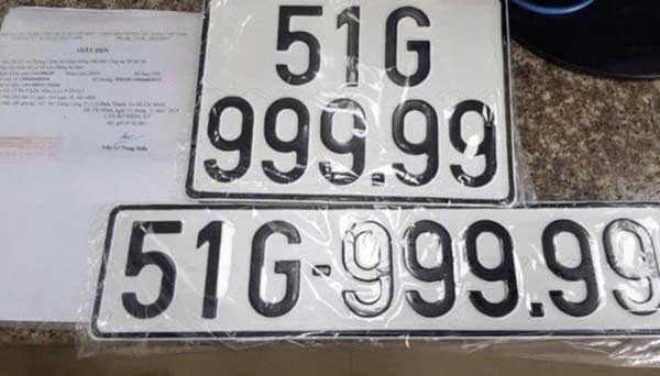 Chủ xe BMW 330i bấm được biển số 99999 là ai?-1