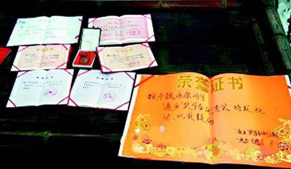 Cuộc đời thần đồng Trung Quốc bị hủy hoại vì sự bao bọc của người mẹ: 17 tuổi đã học thạc sĩ nhưng ăn phải có người đút, đánh răng cũng tận giường-3