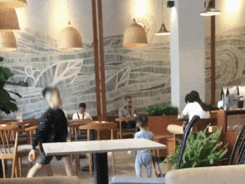 Tờ giấy quy định khi đến nhà của gia đình có 1 trẻ sơ sinh và 1 bé đang khủng hoảng tuổi lên 3 gây bão MXH-4