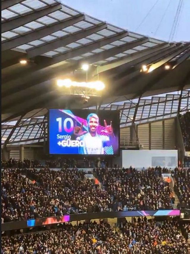 Bạn gái xinh đẹp của Aguero khiến cổ động viên Man City phát cuồng”-2