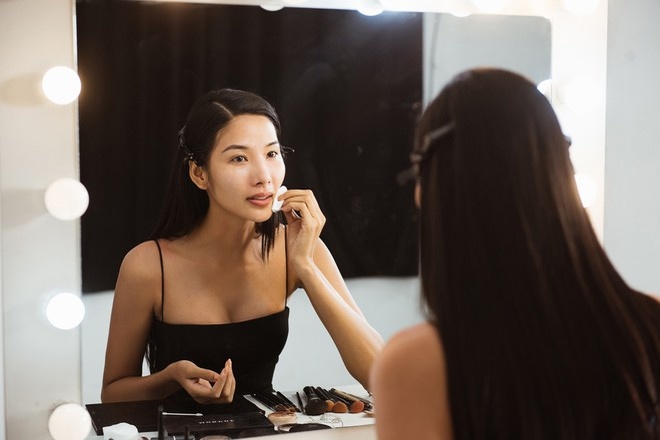 Mặt mộc của thí sinh Miss Universe 2019: Hoàng Thùy lộ vết thâm mụn, Puerto Rico dày đặc tàn nhang, Philippines đẹp phát hờn-1