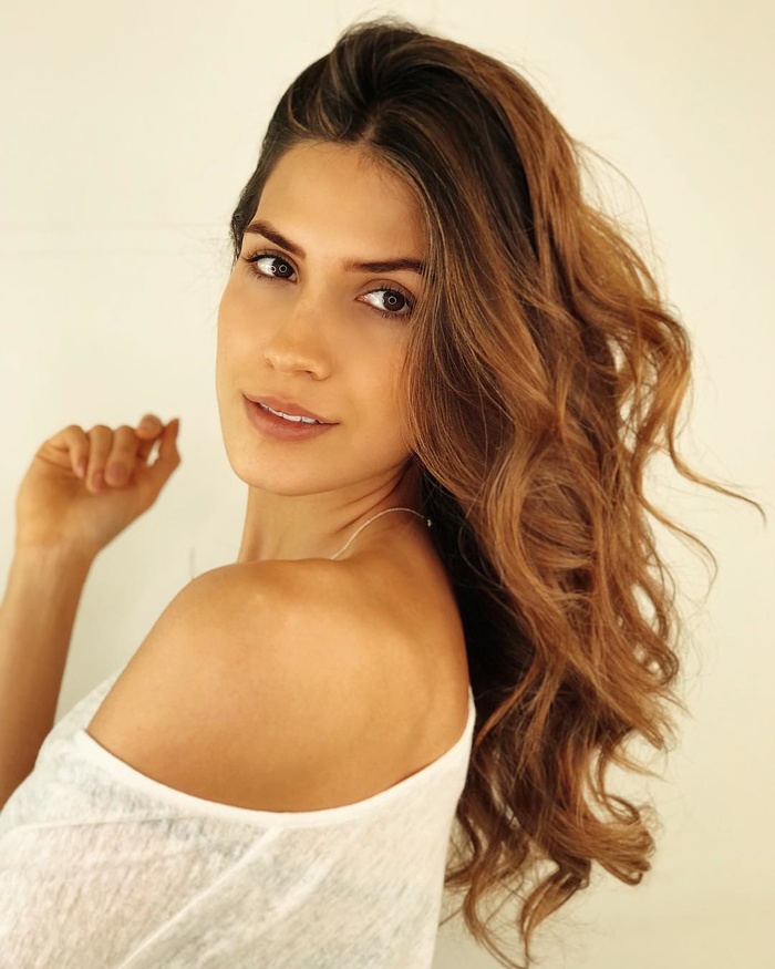 Mặt mộc của thí sinh Miss Universe 2019: Hoàng Thùy lộ vết thâm mụn, Puerto Rico dày đặc tàn nhang, Philippines đẹp phát hờn-8