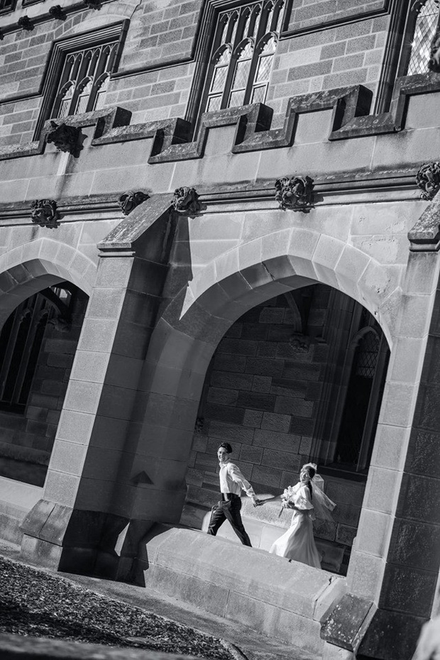 Đông Nhi tung trọn bộ ảnh cưới đầy cảm xúc ở Sydney cùng Ông Cao Thắng, đỉnh thế này mà ekip chỉ vọn vẹn 2 người-6