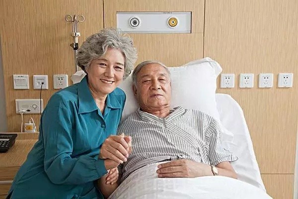 Vợ mắc ung thư vú 28 năm, chồng ung thư trực tràng 22 năm vẫn sống khỏe nhờ 3 bí quyết tự cứu nhau” ngàn người khâm phục-1