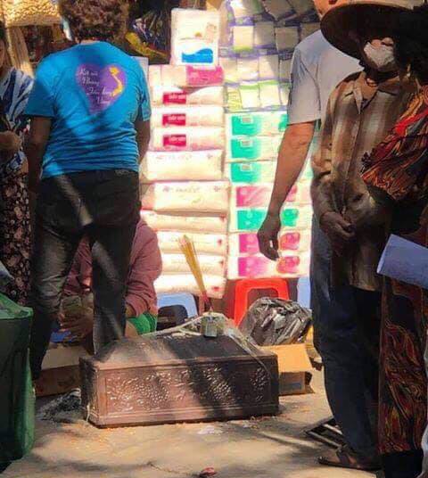 Người dân bàng hoàng phát hiện thi thể trẻ sơ sinh trong thùng rác-2