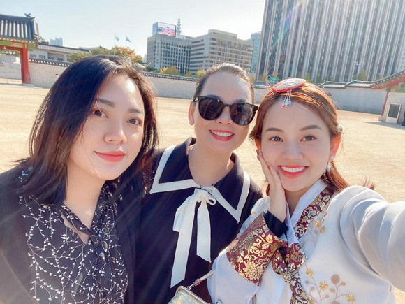 Ly Kute khoe ảnh cùng gia đình du lịch Hàn Quốc, nhưng ngoại hình bố mẹ cô mới là điều khiến dân mạng bất ngờ-4