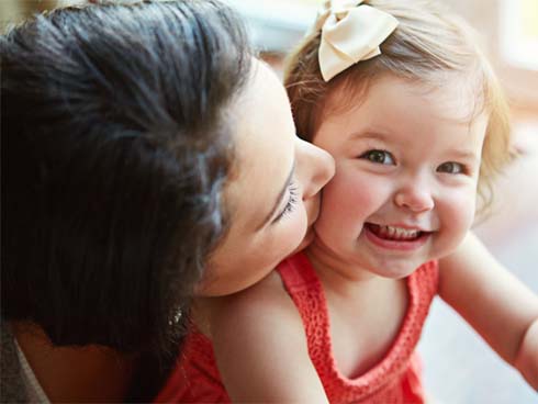 Chỉ 1 câu nói hớ, bà mẹ trẻ vô tình khiến đứa con cả ghét cay ghét đắng em, 90% mẹ Việt đều từng mắc sai lầm này-4