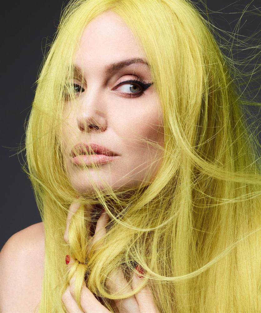 Angelina Jolie khỏa thân chụp ảnh nổi loạn-5