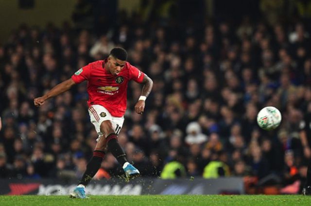 Ngắm cô người mẫu xinh đẹp nhắn tin thả thính” ngôi sao Man Utd-2