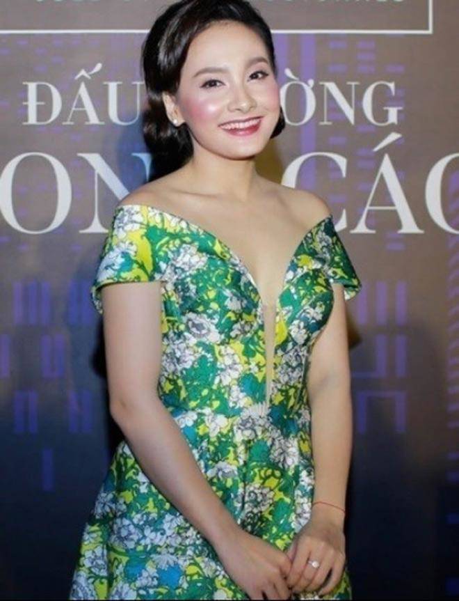 Đâu chỉ riêng Phạm Băng Băng, sao Việt cũng hóa tượng sáp vì trát phấn dày như vôi-6