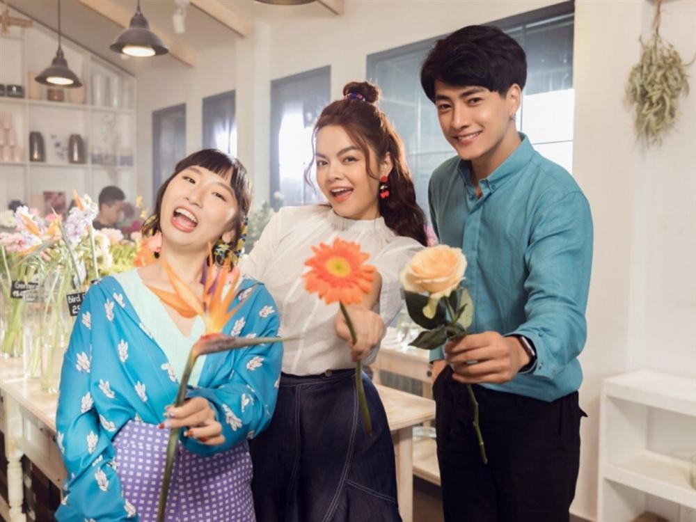 Phạm Quỳnh Anh hóa gái ế, tán tỉnh trai trẻ trong MV mới-4