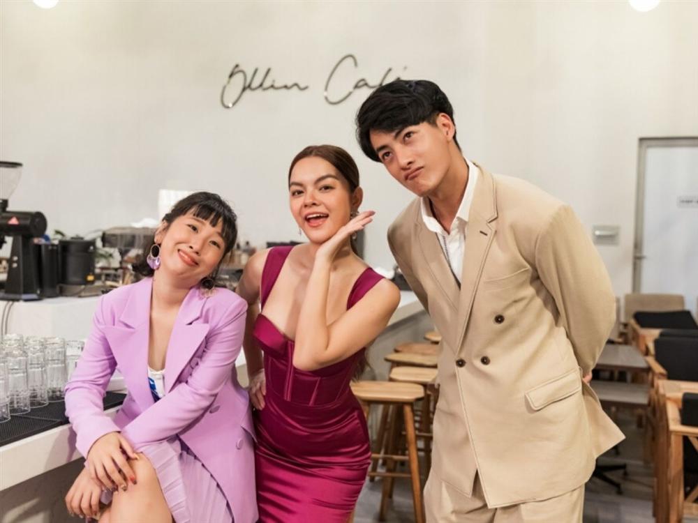 Phạm Quỳnh Anh hóa gái ế, tán tỉnh trai trẻ trong MV mới-11