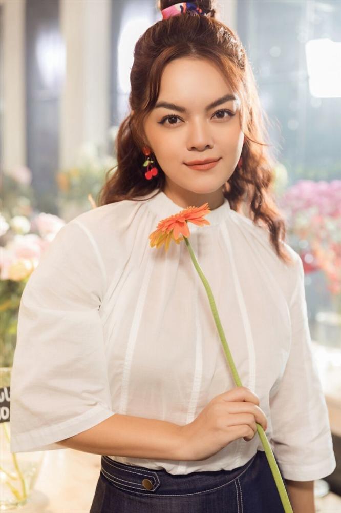 Phạm Quỳnh Anh hóa gái ế, tán tỉnh trai trẻ trong MV mới-8