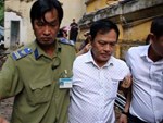 Vì sao Nguyễn Hữu Linh chưa bị bắt khi tòa tuyên y án 18 tháng tù?-3
