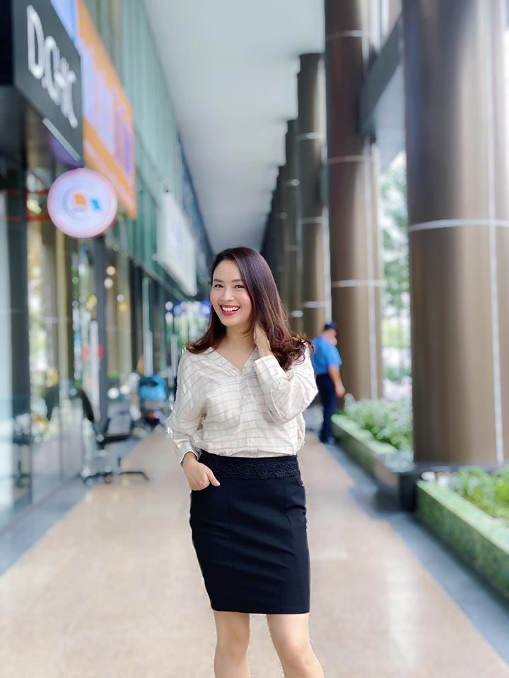 Nhan sắc đời thật khác trên phim của Khuê Hoa hồng trên ngực trái-3