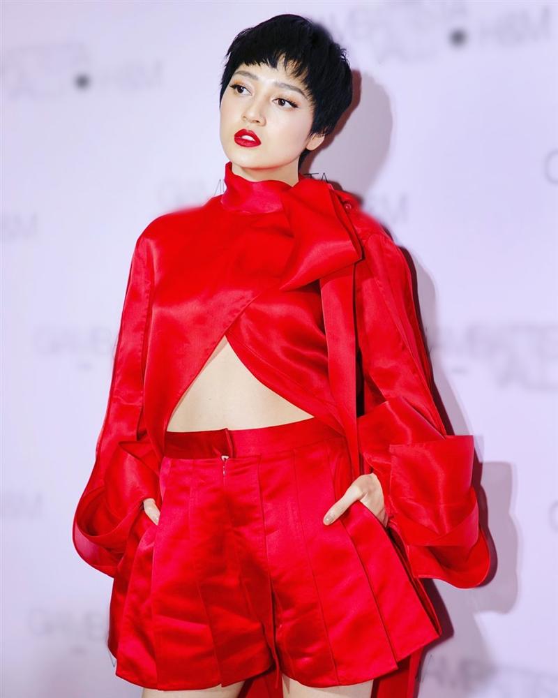 Mặt rất xinh, body siêu chuẩn nhưng Bảo Anh có một khuyết điểm miệt mài che giấu bằng photoshop-1