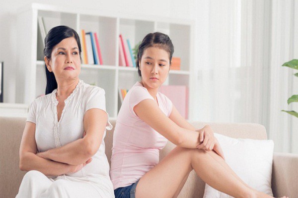 Vừa nhìn thấy chiếc giẻ chùi chân mà mẹ chồng ném trước cửa nhà, em choáng đến mức muốn bốc hỏa tận đầu-1