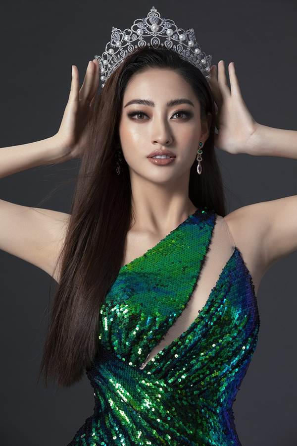 Lương Thuỳ Linh khoe chân dài thẳng tắp trong bộ ảnh chào sân Miss World-11