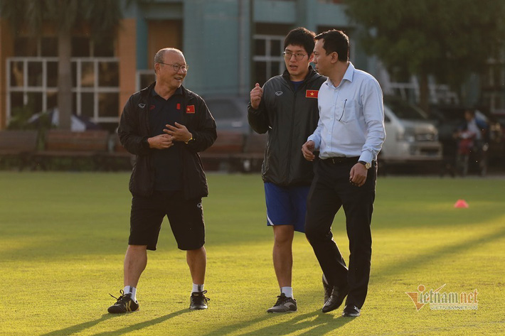 Lộ điều khoản tế nhị trong hợp đồng mới của thầy Park-1