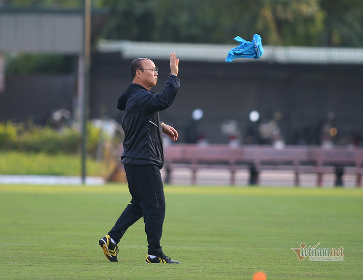 Lộ điều khoản tế nhị trong hợp đồng mới của thầy Park-2