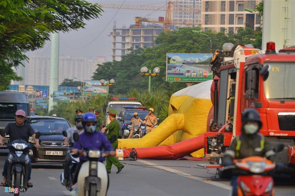 Nam thanh niên cố thủ trên cột điện cao thế-5
