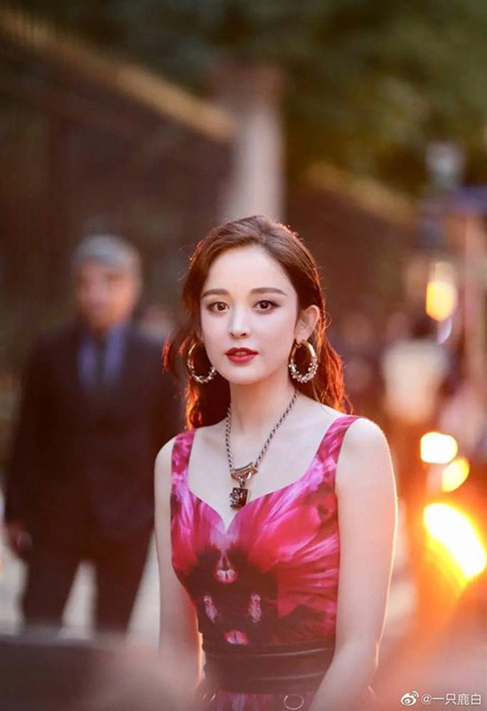 Địch Lệ Nhiệt Ba mất khỏi Tứ đại mỹ nhân Tân Cương, cô gái soán ngôi gây bất ngờ-14
