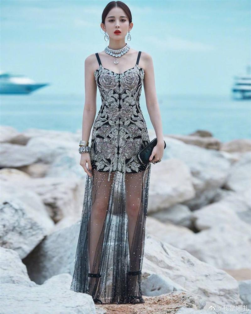 Địch Lệ Nhiệt Ba mất khỏi Tứ đại mỹ nhân Tân Cương, cô gái soán ngôi gây bất ngờ-15