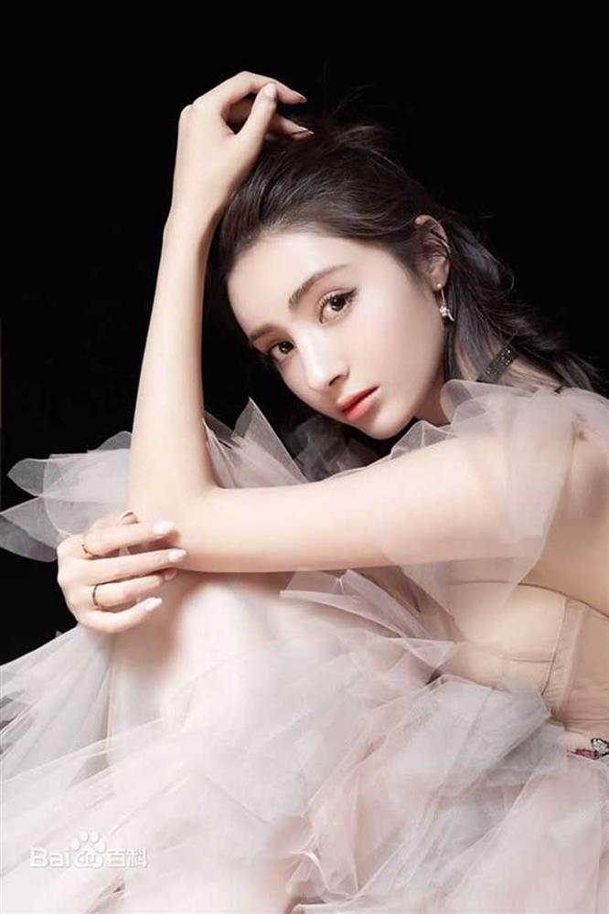 Địch Lệ Nhiệt Ba mất khỏi Tứ đại mỹ nhân Tân Cương, cô gái soán ngôi gây bất ngờ-18