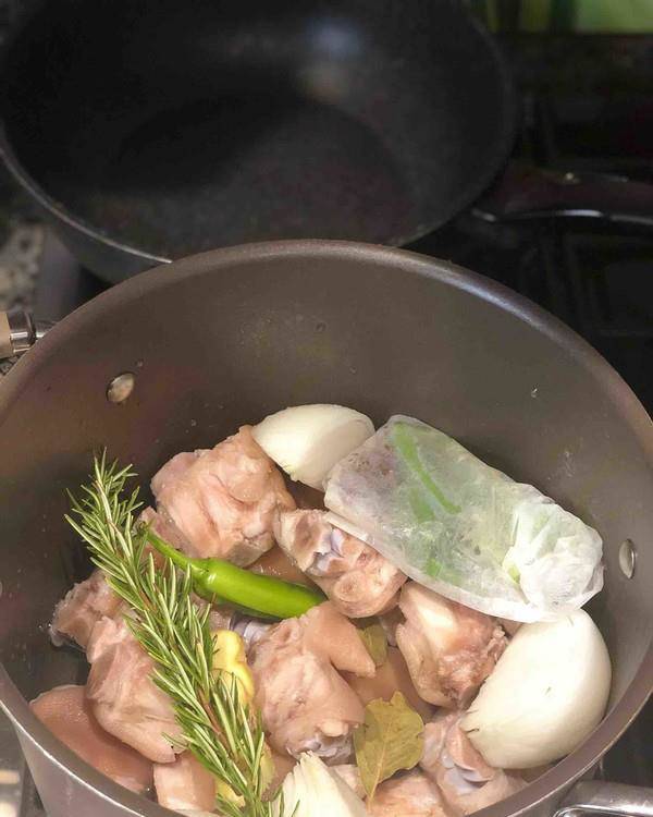 Để móng giò thơm, giòn sần sật, chỉ cần cho ngâm trong nước này 10 phút, bất ngờ sẽ đến-3