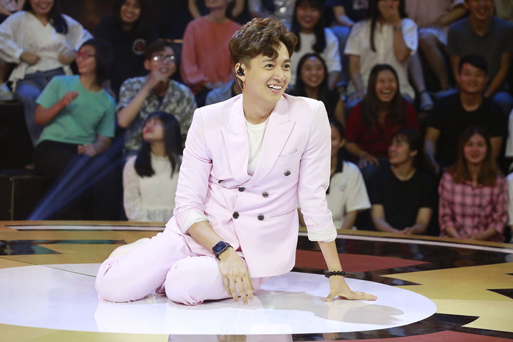 Trấn Thành, Trường Giang, Ngô Kiến Huy bị bắt quỳ gối giữa sân khấu-3