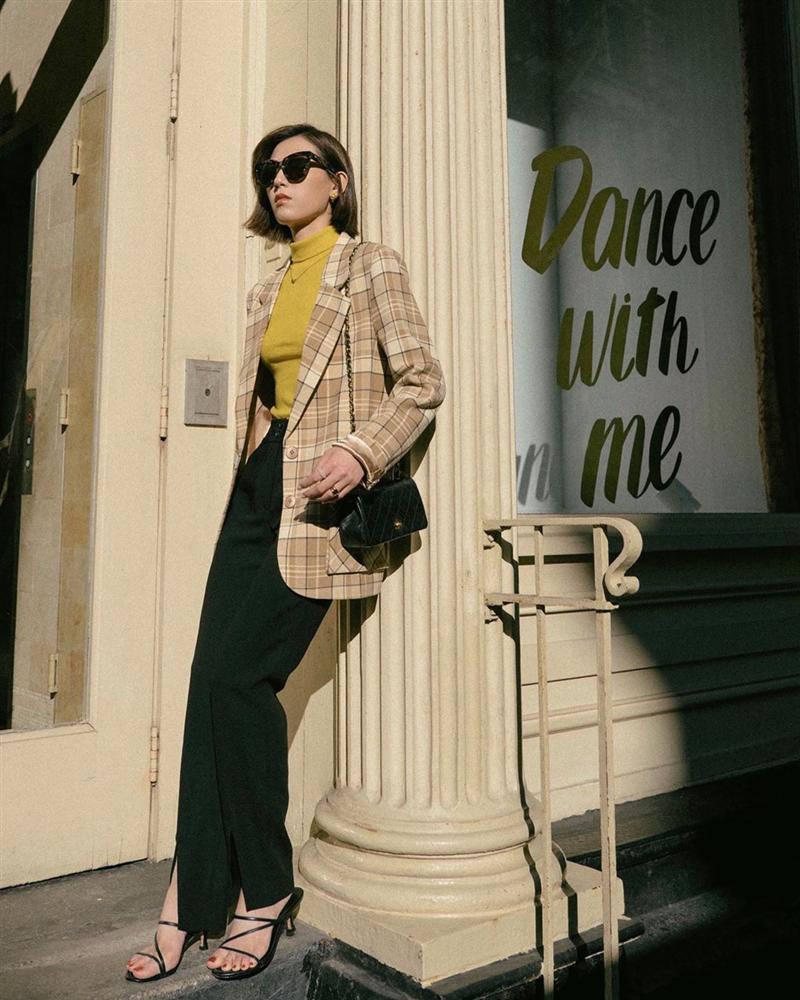 Chiều cao lý tưởng hay không thì khi diện quần ống rộng theo 3 cách sau, chân nàng nào cũng sẽ dài như siêu mẫu-5