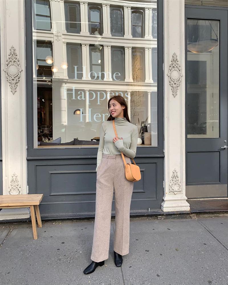 Chiều cao lý tưởng hay không thì khi diện quần ống rộng theo 3 cách sau, chân nàng nào cũng sẽ dài như siêu mẫu-6