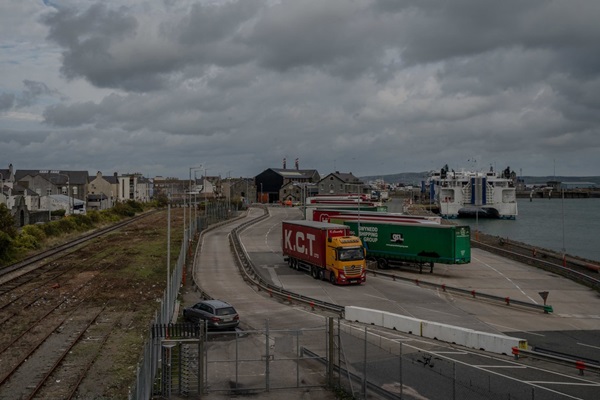 Người Việt nhịn ăn, uống tuyết để vượt biên rồi vỡ mộng tại Anh-1