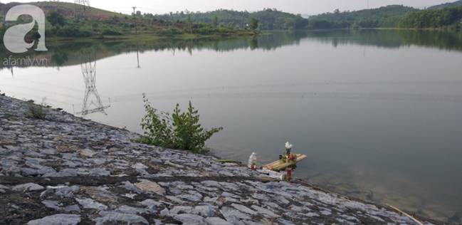 Vụ bà nhẫn tâm sát hại cháu ở Nghệ An: Bí ẩn hoa cúng nghi can mang theo ra hiện trường-4