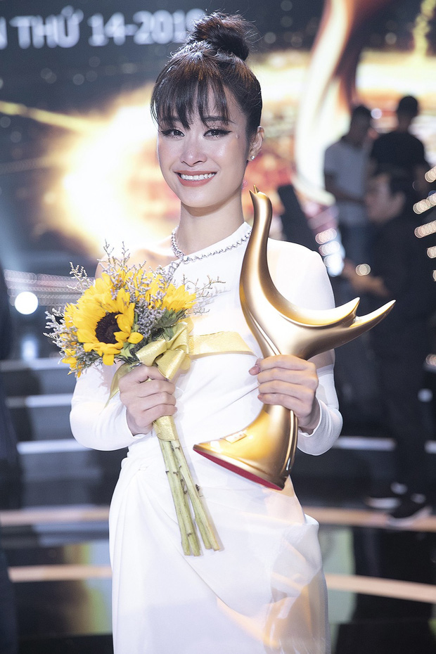 Đông Nhi - Bảo Thy: Hai nàng công chúa teen ngày nào nay sắp làm vợ người ta, thanh xuân thế hệ 9x đã lên xe hoa cả rồi!-11