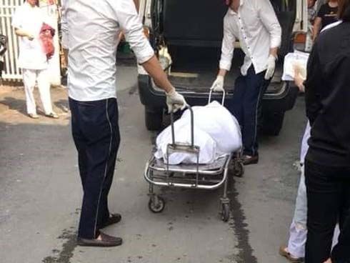 Clip: Kinh hoàng khoảnh khắc xe tải tông xe ben chổng ngược lên trời khiến 2 người bị thương nặng mắc kẹt trong cabin-2